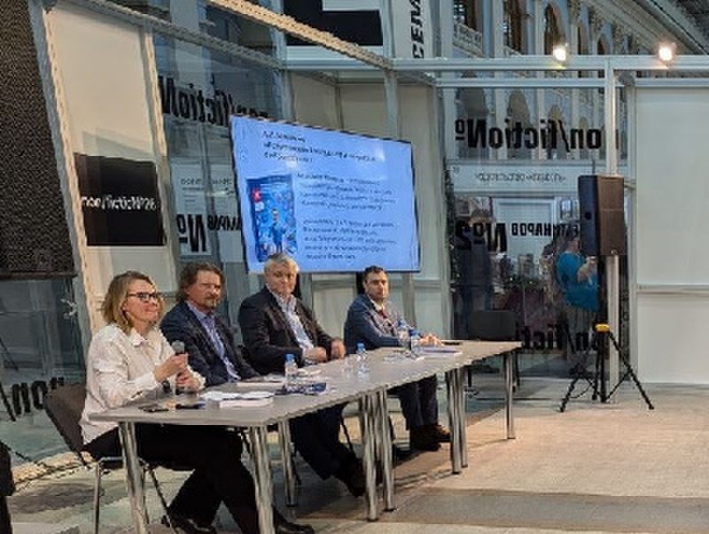 Презентация учебника Александра Минакова на выставке Non-fiction